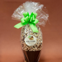 Uovo di Cioccolato al Latte ricoperto di Granella di Nocciole. 200 gr