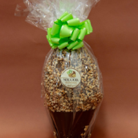 Uovo di Cioccolato al Latte ricoperto di Granella di Nocciole. 500 gr